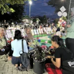 EQOZ MEDIA Jualan Bunga Hias Segar Tarik Perhatian Pengunjung Area Vatulemo FOTO Retno Tandi Rerung 1 scaled 1