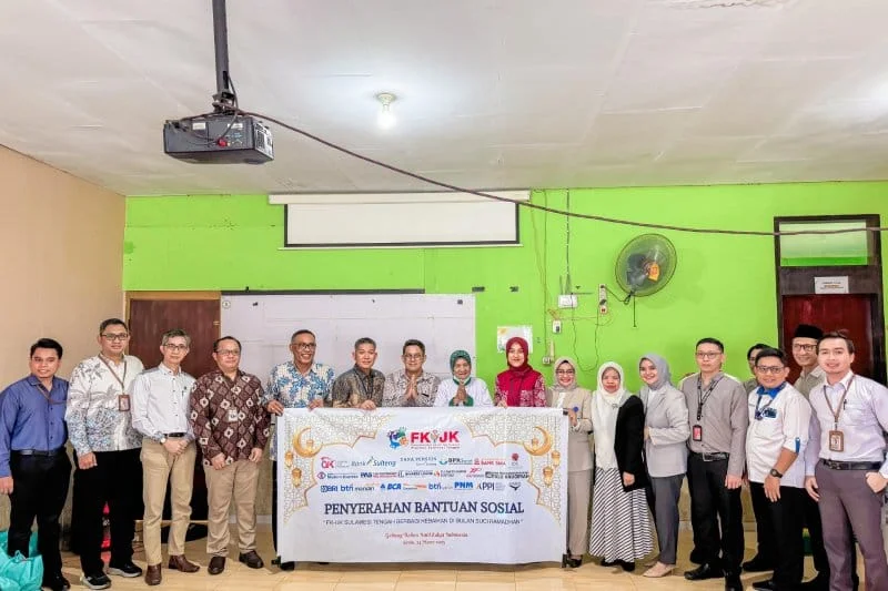 EQOZ MEDIA Penyerahan bantuan sosial dari FKIJK Sulteng melalui BAZNAS eqozmedia.id