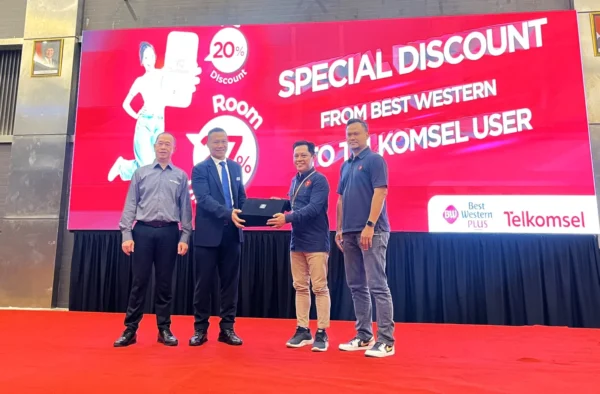 EQOZ MEDIA Telkomsel Apresiasi Hotel BW Plus Coco Kesamaan Fokus Kepuasaan Pelanggan FOTO Retno Tandi Rerung eqozmedia.id scaled 1