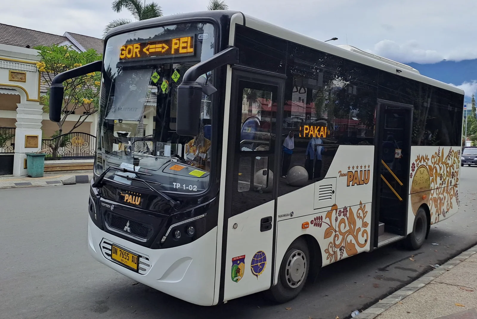 sopir bus trans palu akui kenyamanan mobil pabrikan mitsubishi 1736096411