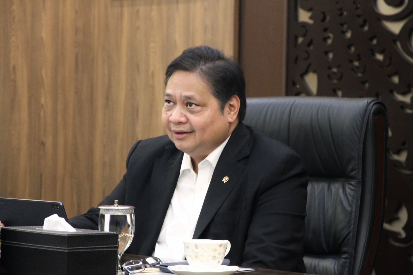 Airlangga Menko koneq