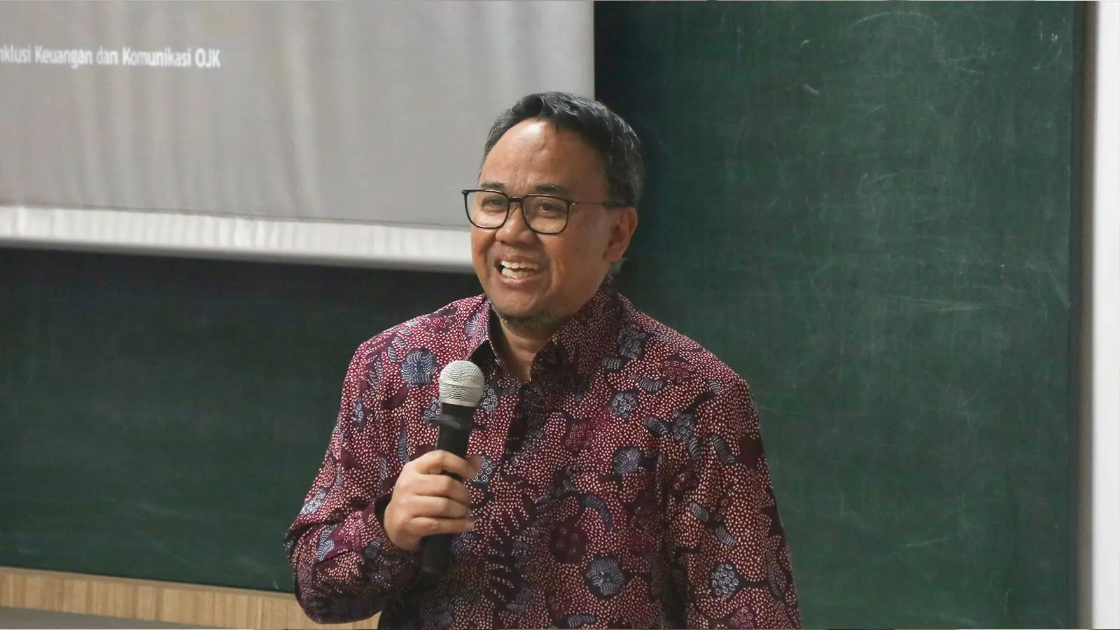 Kepala Departemen Literasi Inklusi Keuangan dan Komunikasi OJK M. Ismail Riyadi