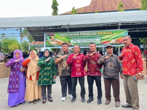 Plt Asisten 2 Pemerintah Kota Palu Rahmat Mustafa dan Kepala Dinas Ketahanan Pangan dan Pertanian Kota Palu Lukman serta jajaran Koneq Foto Retno