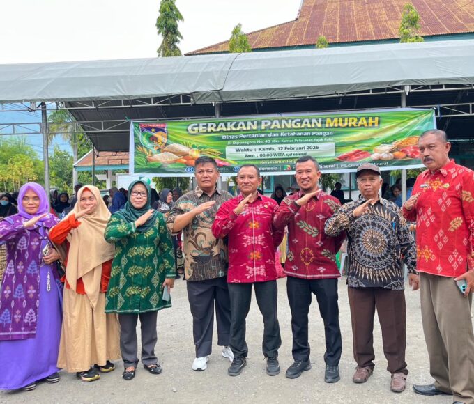 Plt Asisten 2 Pemerintah Kota Palu Rahmat Mustafa dan Kepala Dinas Ketahanan Pangan dan Pertanian Kota Palu Lukman serta jajaran Koneq Foto Retno