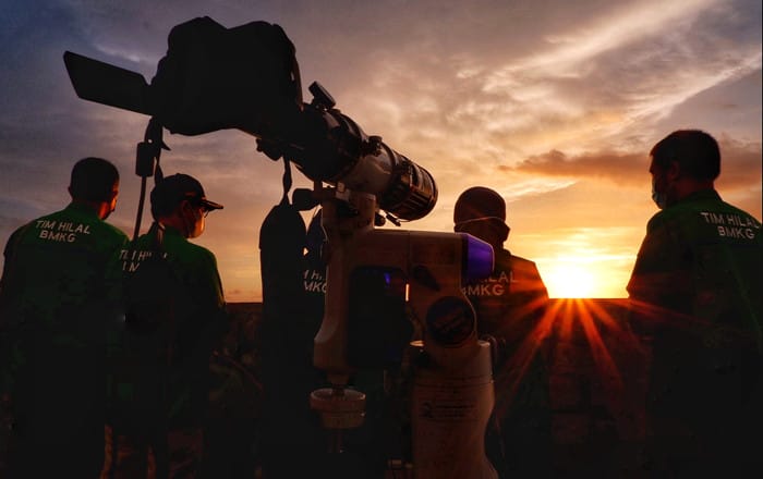 Hilal Capai Tiga Derajat Kemenag Belum Penuhi Ambang Batas Elongasi IDX Channel Koneq Media Integra