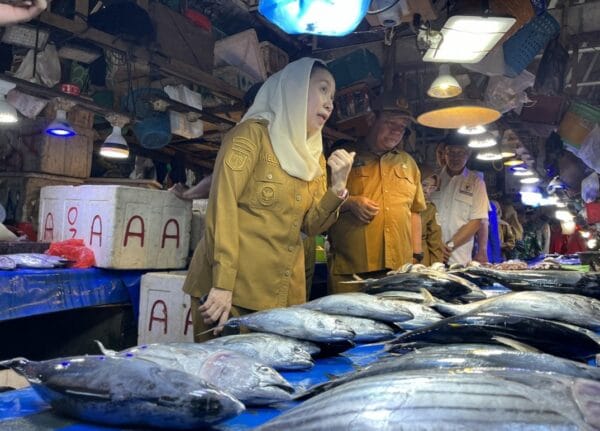 Pemkot Palu Sidak Pasar Pantau Ketat Harga Pangan Jelang Lebaran Imelda Lilliana Muhidin Wakil Wali Kota Palu Koneq Media Integra Retno