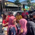 Aksi Berbagi di Haul Guru Tua Wijaya Candra Wujud Kepedulian Sosial Koneq Media Integra